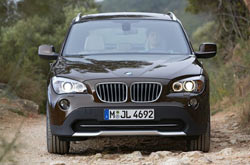автомобиль BMW X1